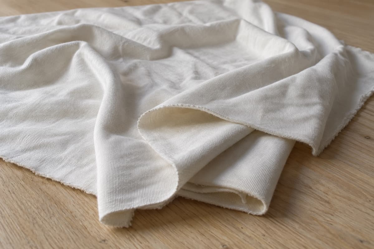 ภาพประกอบผ้า Soft Feel Plus (ผ้าคอตตอน 100%) ทั้งผืน ที่ใช้ผลิตเสื้อยืด